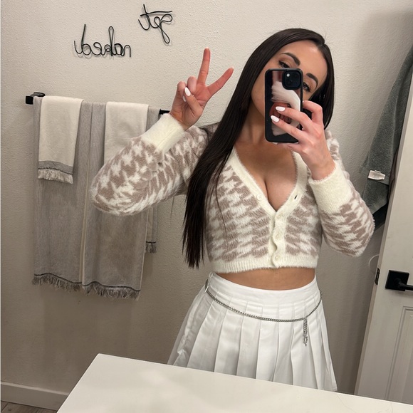 Aeropostale Fuzzy Houndstooth Cropped Cardigan and tank set - Picture 6 of 6